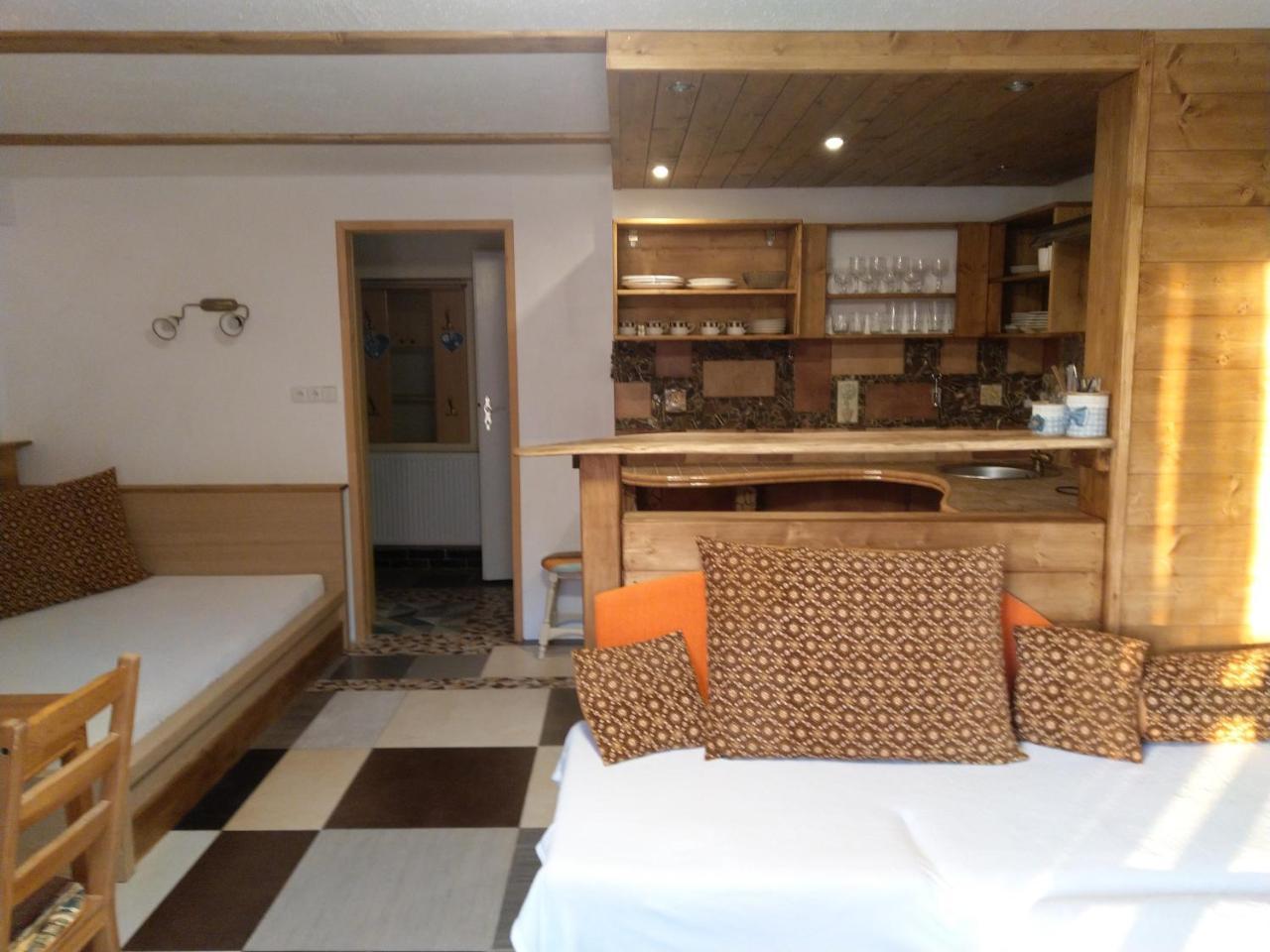 Apartmany Sharka -Sarka Justrova เดชชิน ภายนอก รูปภาพ